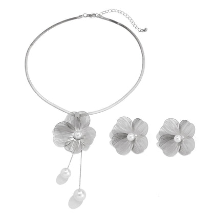 Romantic Pearl Flower Jewelry Set – Choker Necklace & Stud Earrings